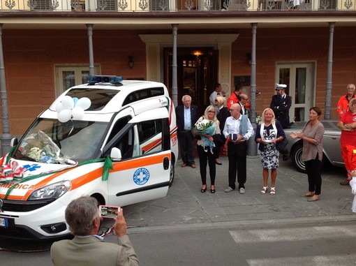 Taglio del nastro per il nuovo Fiat Doblò alla Croce Bianca di Alassio