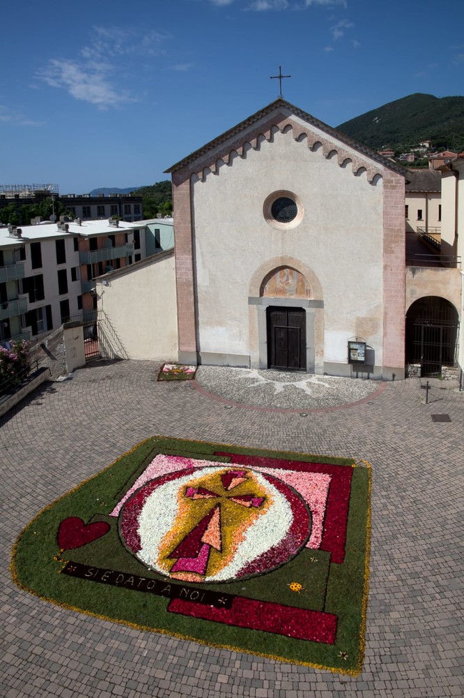 Vadino d'Albenga, la Parrocchia di San Bernardino da Siena celebra la Solennità del Corpus Domini