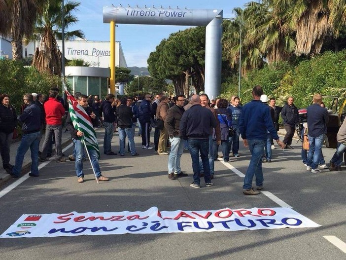 Nefasto incontro tra azienda e sindacati: "Tirreno Power rischia di essere la prima Società a licenziare nel settore elettrico" Nefasto incontro tra azienda e sindacati: "Tirreno Power rischia di essere la prima Società a licenziare nel settore elettrico"