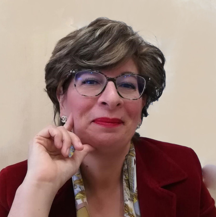 "La tabacchiera di Otto Schmitt", il nuovo romanzo della savonese Irene Schiavetta "La tabacchiera di Otto Schmitt", il nuovo romanzo della savonese Irene Schiavetta