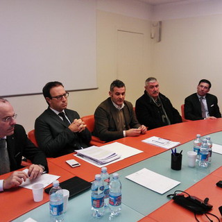 Ponente ligure isolato per la frana sulla ferrovia: Sindaci e Confindustria lanciano l'allarme Ponente ligure isolato per la frana sulla ferrovia: Sindaci e Confindustria lanciano l'allarme