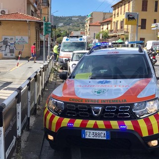 Scontro tra moto e auto a Sanremo: ferito un giovane savonese Scontro tra moto e auto a Sanremo: ferito un giovane savonese