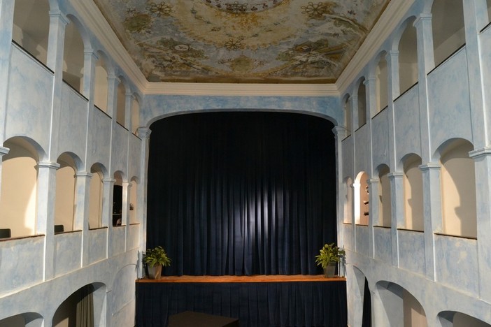 Savona, al Teatro Sacco lo spettacolo comico "Se c'è pubblico guarisco"