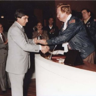 Attraversò l'Atlantico in mongolfiera: il colonnello Kittinger ricevuto in comune a Cairo, era il 1984 (FOTO) Attraversò l'Atlantico in mongolfiera: il colonnello Kittinger ricevuto in comune a Cairo, era il 1984 (FOTO)
