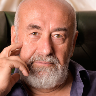 Uscito 'Il pescatore di Lenin', il nuovo romando dello scrittore e autore televisivo genovese Lorenzo Beccati