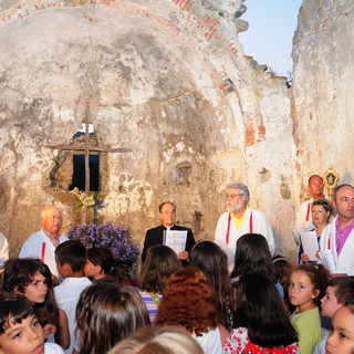 Savona, torna la preghiera nella chiesa "senza tetto" a Legino