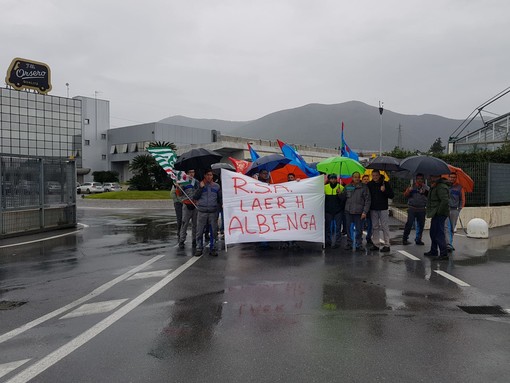 La vertenza Piaggio coinvolge anche la LaerH di Albenga: lavoratori in sciopero (FOTO e VIDEO)