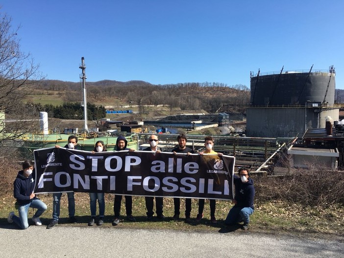 Blitz di Legambiente in Val Bormida per dire basta alle fonti fossili