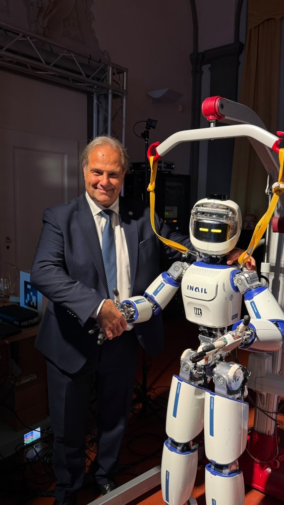 Robotica e sicurezza sul lavoro, al Festival delle Regioni l'assessore ligure Lombardi incontra l'umanoide ergoCub (FOTO) Robotica e sicurezza sul lavoro, al Festival delle Regioni l'assessore ligure Lombardi incontra l'umanoide ergoCub (FOTO)