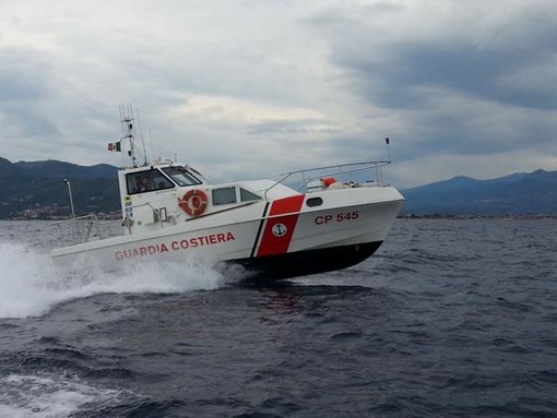 Pescatori in difficoltà al largo della Madonetta della Margonara, intervento della Capitaneria di Porto Pescatori in difficoltà al largo della Madonetta della Margonara, intervento della Capitaneria di Porto