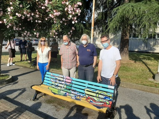 "Libri al vento", inaugurata una nuova panchina ad Albisola (FOTO e VIDEO)