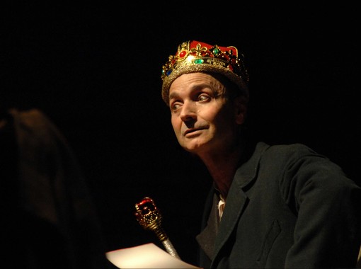 Roberto Tesconi in "Le memorie di un pazzo" a Cairo Montenotte