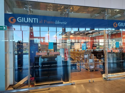 Savona, chiude la Libreria Giunti al Punto della stazione. Le dipendenti: "Lasciamo un pezzo di cuore" Savona, chiude la Libreria Giunti al Punto della stazione. Le dipendenti: "Lasciamo un pezzo di cuore"