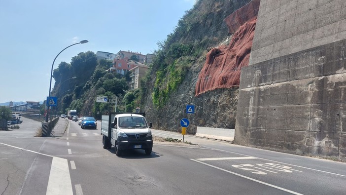 Frane in Lungomare Matteotti a Savona, riaperta la strada: circolazione torna alla normalità Frane in Lungomare Matteotti a Savona, riaperta la strada: circolazione torna alla normalità