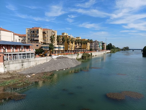 Lungocenta Croce Bianca: i lavori di ripristino dell’argine entrano nel vivo Lungocenta Croce Bianca: i lavori di ripristino dell’argine entrano nel vivo