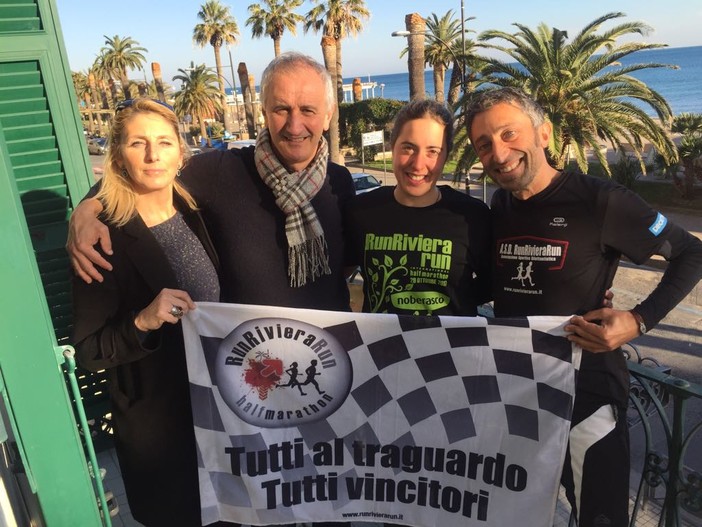 In bici da Santiago de Compostela verso l’India: la sfida di Sara, oggi in transito a Pietra Ligure