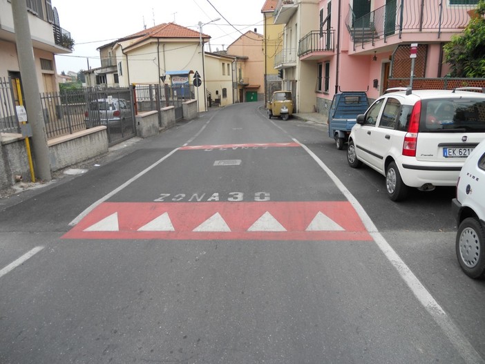 Gervasi (LoaNoi): "Il semaforo ai Meceti non funziona e la zona è pericolosa"