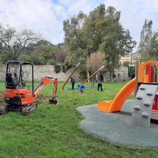 Albissola Marina, al Parco Faraggiana è arrivata la teleferica: un nuovo gioco per ragazzi fino ai 14 anni (FOTO) Albissola Marina, al Parco Faraggiana è arrivata la teleferica: un nuovo gioco per ragazzi fino ai 14 anni (FOTO)
