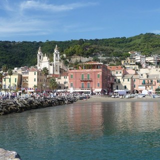 A Laigueglia il tradizionale appuntamento con la rassegna musicale “Queste Piazze Davanti al Mare”