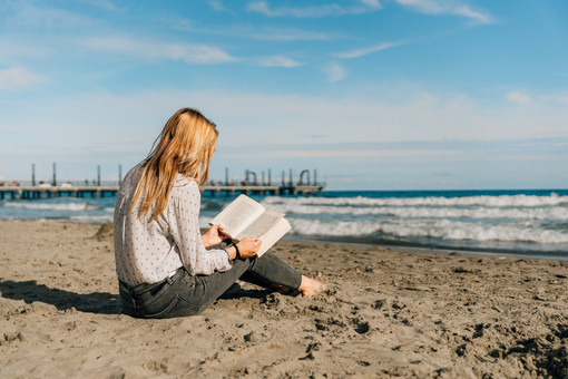 Lettura in spiaggia Ph . Willie Bohemer Lettura in spiaggia Ph . Willie Bohemer