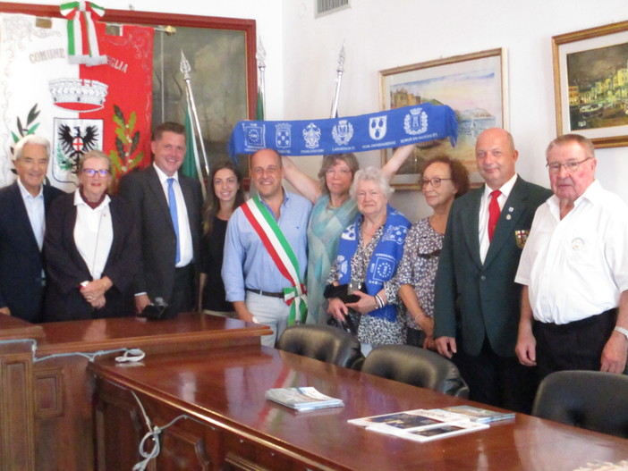 Laigueglia rafforza il gemellaggio con Semur-en-Auxois e Höhr-Grenzhausen