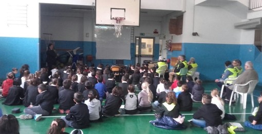 Loano, grande partecipazione alla scuola primaria Valerga per il film "Vado a scuola"