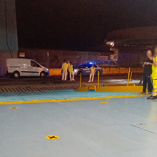 Lite sul traghetto finisce in pestaggio: indagine in corso a Vado Ligure Lite sul traghetto finisce in pestaggio: indagine in corso a Vado Ligure