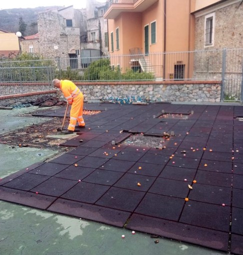 Toirano rinnova i parchi Romina e Rosciano, il sindaco: "Nuovi giochi per i bambini"
