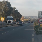 Caos traffico sulla strada di scorrimento e a Vado, un lettore: "Disagi gravi, vengano accelerati i lavori e riaperta almeno una corsia"