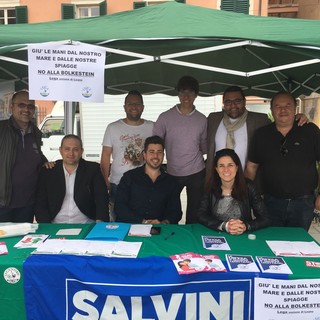 I parlamentari Foscolo e Ripamonti "in prima fila" nel gazebo della Lega di Loano