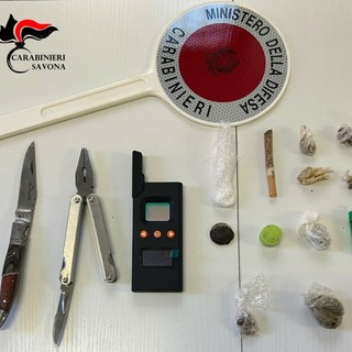 Laigueglia, in auto con droga, coltello e jammer: denunciati due pregiudicati francesi