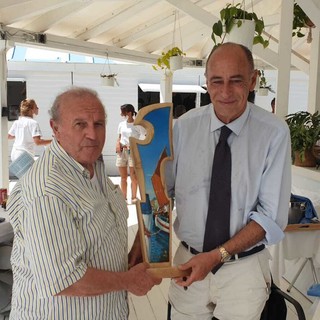 Alassio, la famiglia Cucco dona la Forcola di Bragozzo alla città del Muretto