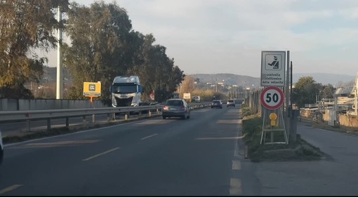 Lavori sulla strada di scorrimento veloce: limite di velocità che scende a 50 e a 30 km/h all'altezza di Quiliano Lavori sulla strada di scorrimento veloce: limite di velocità che scende a 50 e a 30 km/h all'altezza di Quiliano