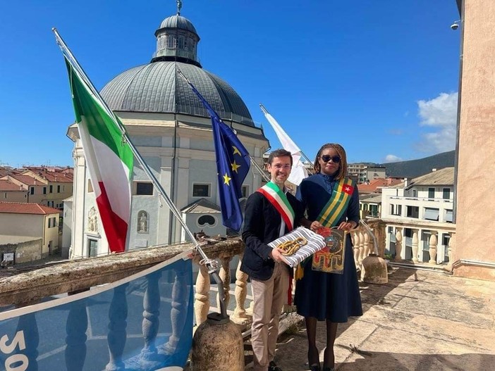 Loano: incontro tra il sindaco Lettieri e Yawavi Adjra-Aziadekey, sindaco di Yoto 2 (Togo) Loano: incontro tra il sindaco Lettieri e Yawavi Adjra-Aziadekey, sindaco di Yoto 2 (Togo)