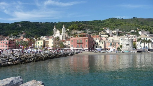 A Laigueglia il tradizionale appuntamento con la rassegna musicale “Queste Piazze Davanti al Mare” A Laigueglia il tradizionale appuntamento con la rassegna musicale “Queste Piazze Davanti al Mare”