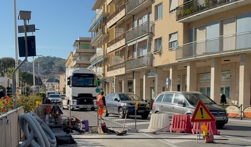 Albissola Marina, iniziati i lavori per l’installazione di un nuovo impianto semaforico Albissola Marina, iniziati i lavori per l’installazione di un nuovo impianto semaforico
