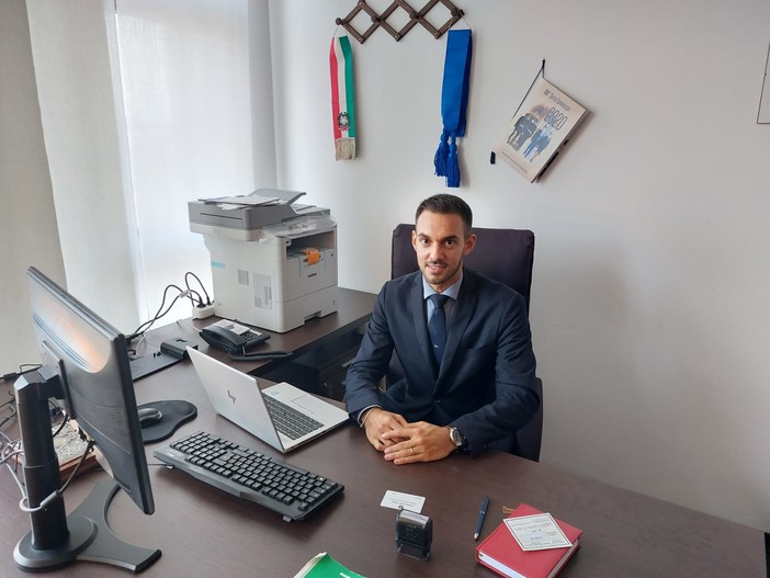 Nella foto il nuovo Sostituto Procuratore della Repubblica, il Pm Luca Traversa. In allegato i giudice Giovanni Maria Sacchi e l'ingresso del casellario giudiziale spostato al primo piano Nella foto il nuovo Sostituto Procuratore della Repubblica, il Pm Luca Traversa. In allegato i giudice Giovanni Maria Sacchi e l'ingresso del casellario giudiziale spostato al primo piano