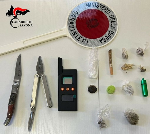 Laigueglia, in auto con droga, coltello e jammer: denunciati due pregiudicati francesi