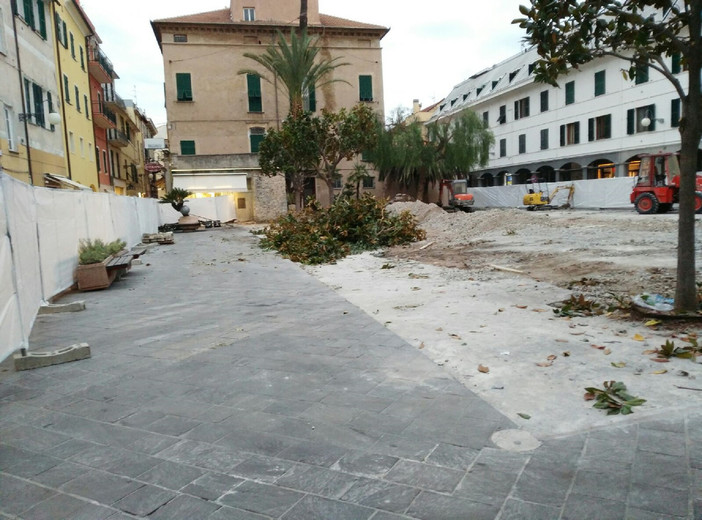Partiti i lavori in piazza Vittorio Emanuele II a Pietra Ligure: le critiche di Mario Carrara