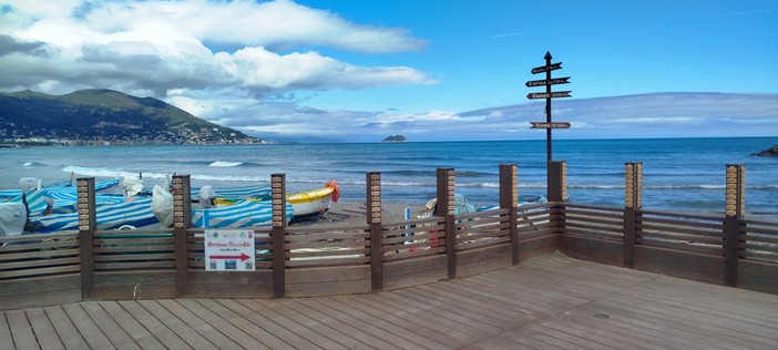 Laigueglia, una mattinata per vivere il mare senza distinzioni con attività sensoriali e sportive Laigueglia, una mattinata per vivere il mare senza distinzioni con attività sensoriali e sportive