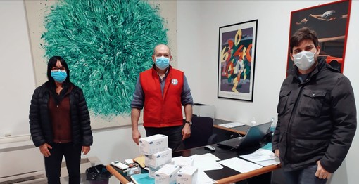 A Savona la Lega regala mascherine alle residenze protette, Croce Rossa e Croce Bianca della città A Savona la Lega regala mascherine alle residenze protette, Croce Rossa e Croce Bianca della città
