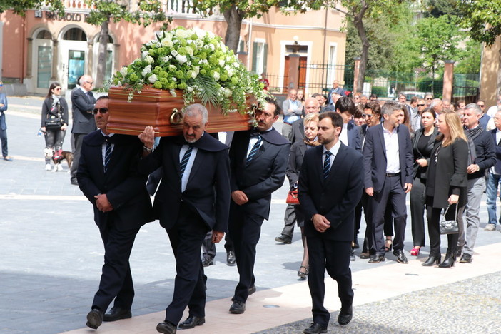 Loano, oggi l'ultimo saluto all'imprenditore Enzo Cappelluto (FOTO) Loano, oggi l'ultimo saluto all'imprenditore Enzo Cappelluto (FOTO)