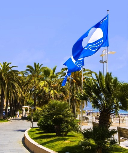Festa a Loano per il doppio riconoscimento della Bandiera Blu Festa a Loano per il doppio riconoscimento della Bandiera Blu