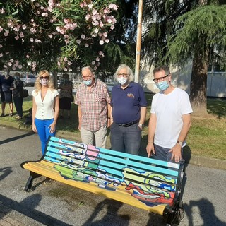 "Libri al vento", inaugurata una nuova panchina ad Albisola (FOTO e VIDEO) "Libri al vento", inaugurata una nuova panchina ad Albisola (FOTO e VIDEO)