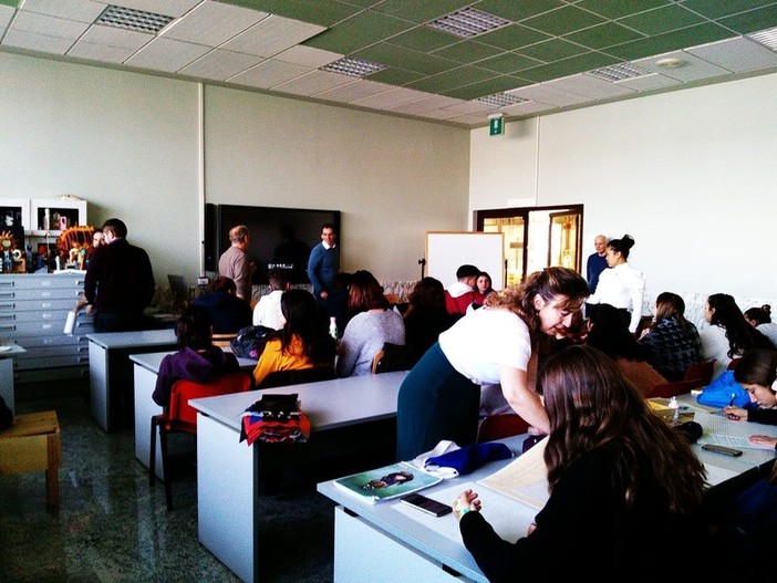 Foto di repertorio: un incontro culturale al Liceo Artistico di Albenga Foto di repertorio: un incontro culturale al Liceo Artistico di Albenga