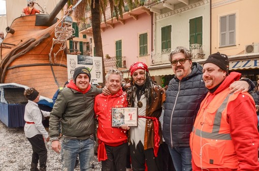 Il vascello fantasma” di piazza Rocca vince il Palio dei Borghi del CarnevaLöa