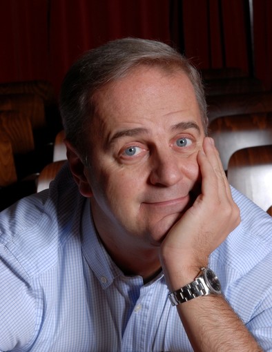 Loano: domani sera Enrico Bertolino al Giardino del Principe con lo spettacolo “Milano e dintorni, profili e contorni”