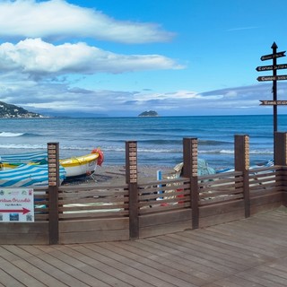 Laigueglia, una mattinata per vivere il mare senza distinzioni con attività sensoriali e sportive Laigueglia, una mattinata per vivere il mare senza distinzioni con attività sensoriali e sportive