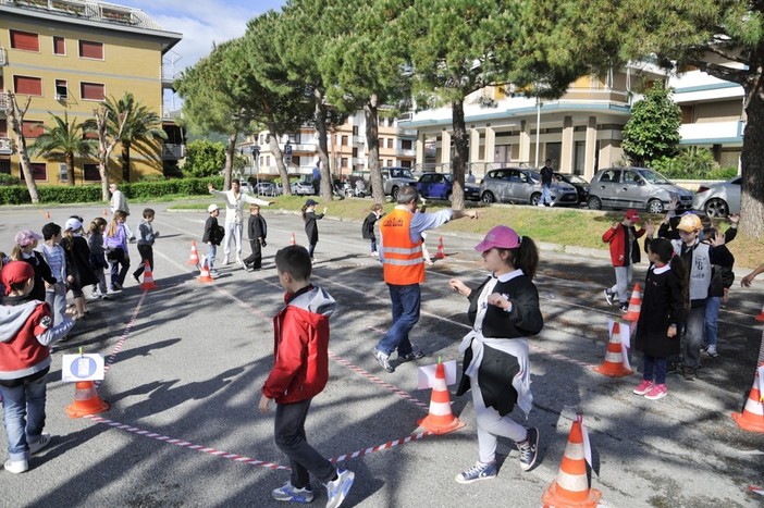 Loano, giornata di educazione stradale per i bambini della scuola primaria