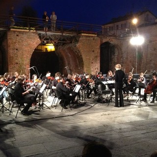 A Loano la serata di musica e danza "Improvvisamente tu..."